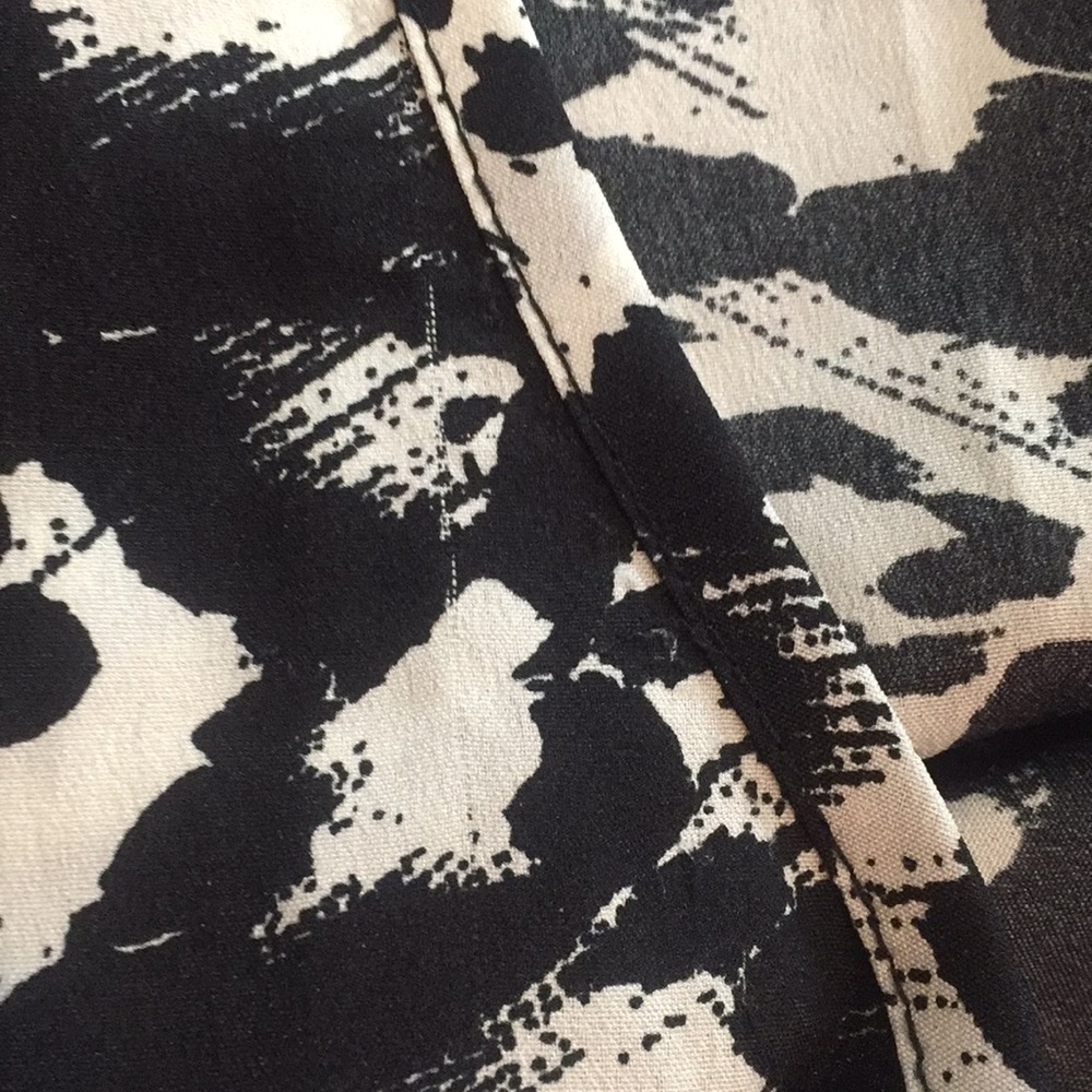 Label Be size 22 black & white sleeveless blouse - Picture 7 of 8